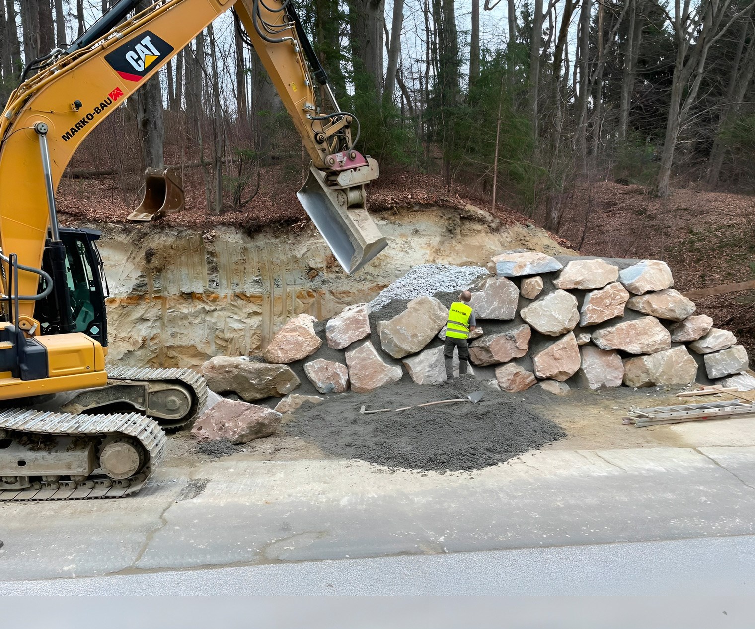 Brücke über eine Straße