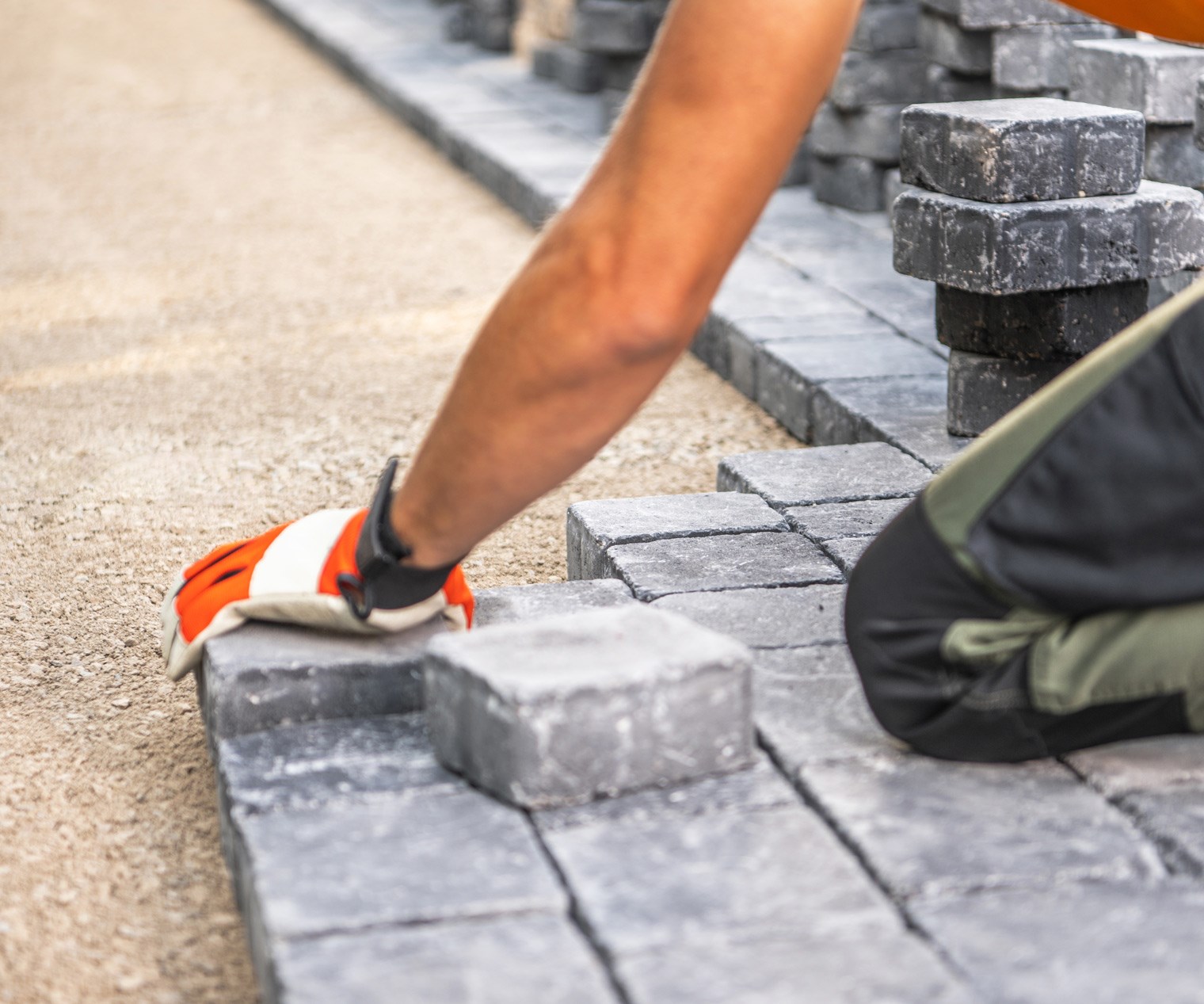 Brücke über eine Straße