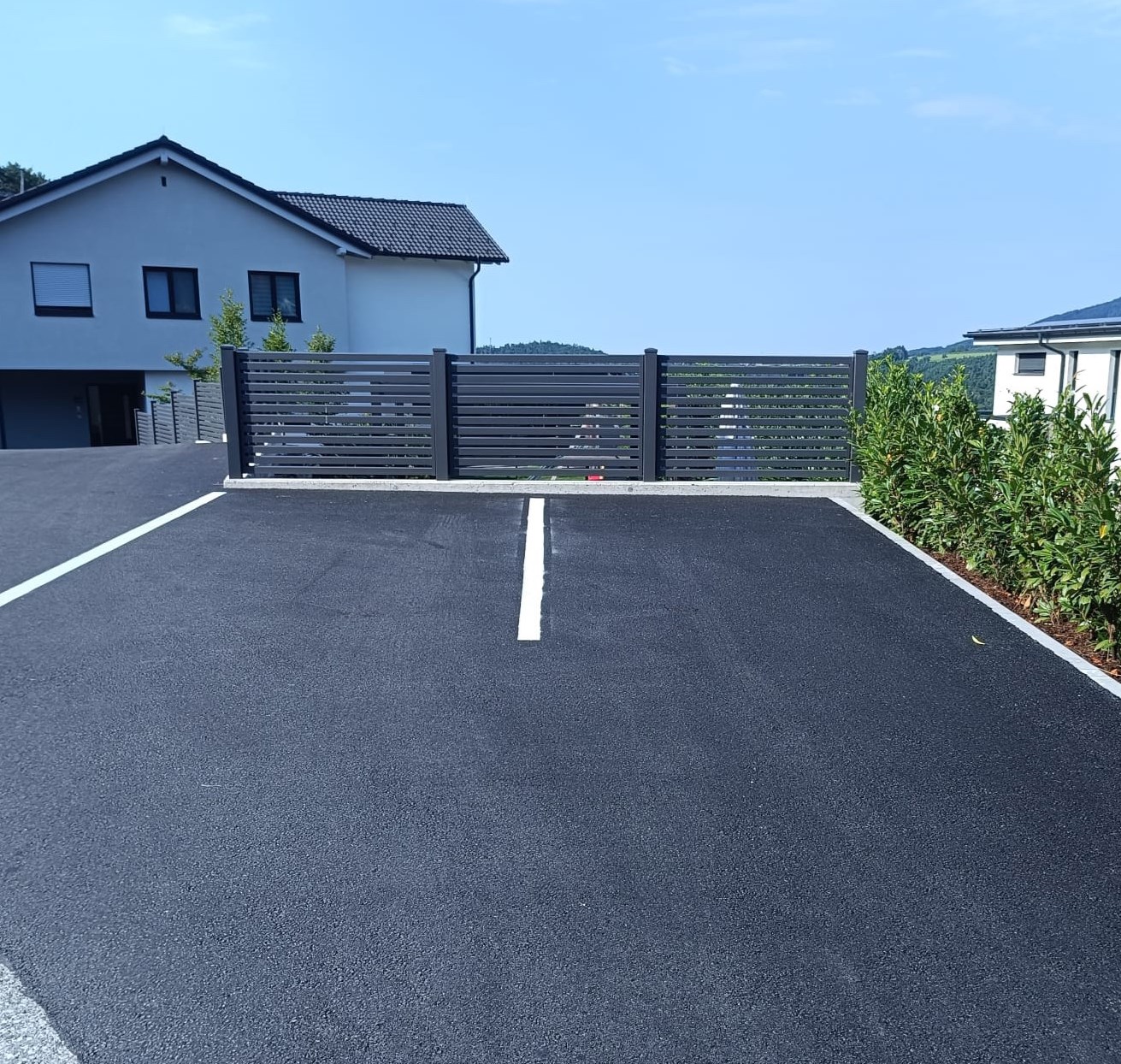 Hauseinfahrt Parkplatz Asphalt